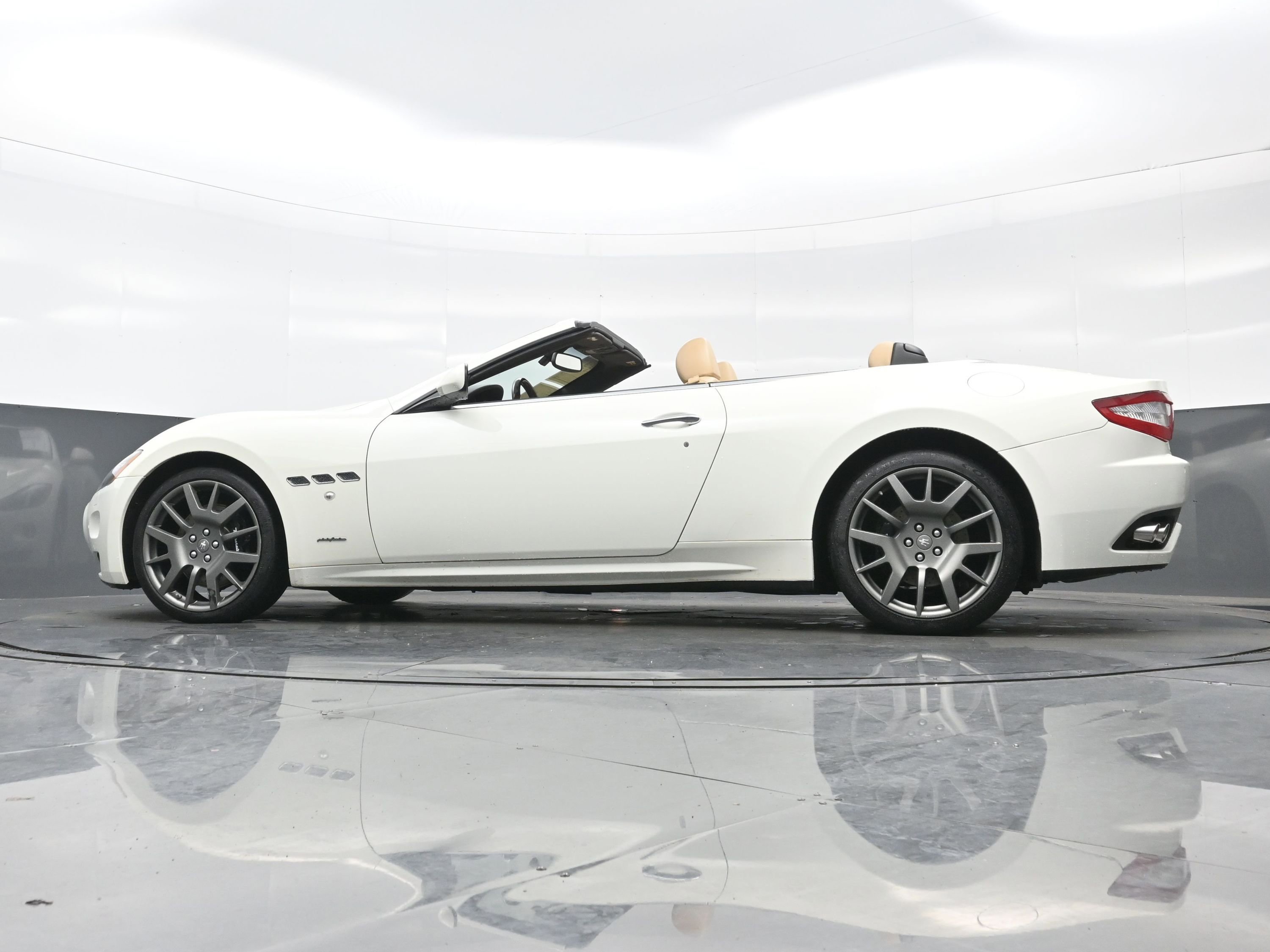 Used 2013 Maserati GranTurismo Sport image 20