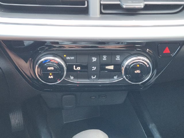 Used 2024 Chevrolet Trax LT w/ Driver Confidence Package FWD image 20