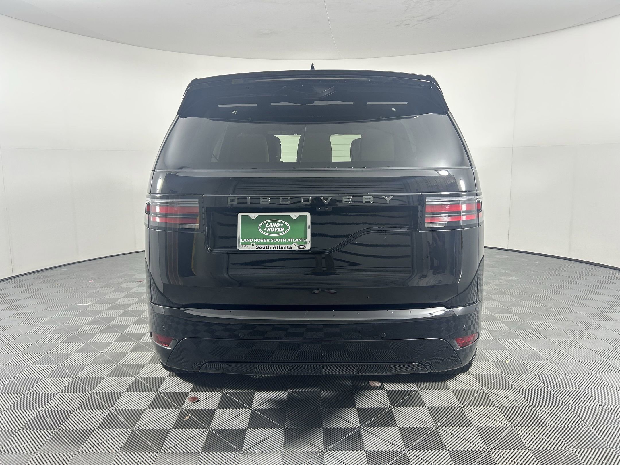 New 2025 Land Rover Discovery Dynamic SE image 8