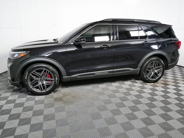 Used 2025 Ford Explorer ST AWD/4WD image 2