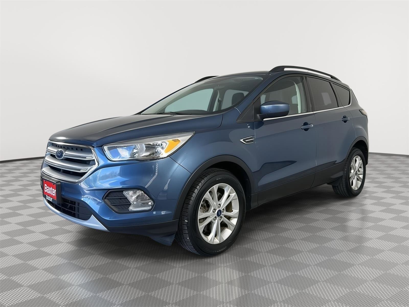 Used 2018 Ford Escape SE w/ SE Sync 3 Package AWD/4WD image 3