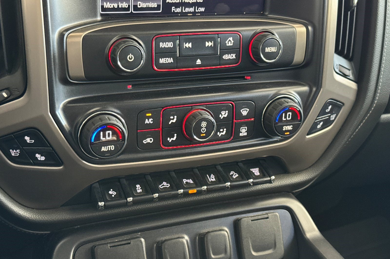 Used 2015 GMC Sierra 2500 Denali w/ Duramax Plus Package AWD/4WD image 28