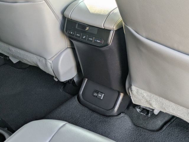 Used 2023 Toyota Highlander XLE image 32