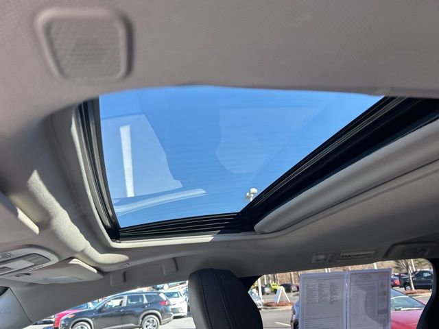 Used 2025 Toyota Sienna XLE image 32