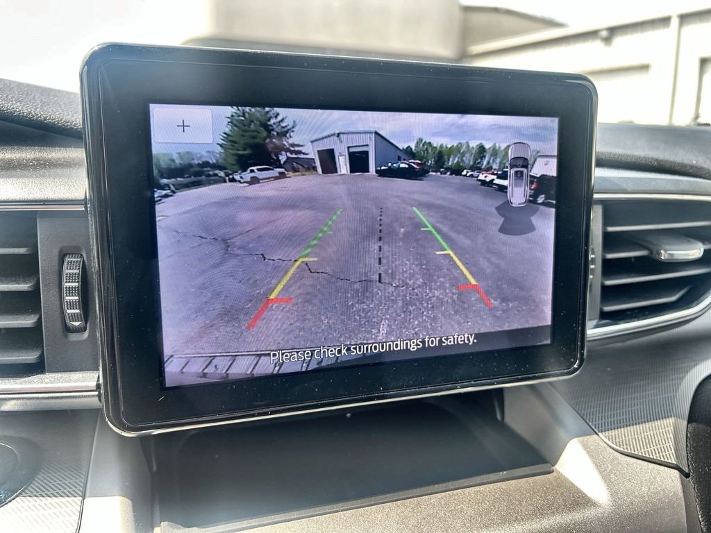 Used 2023 Ford Explorer XLT w/ Equipment Group 202A AWD/4WD image 23
