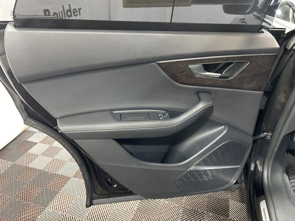 Used 2023 Audi Q8 Prestige w/ Prestige Package image 19