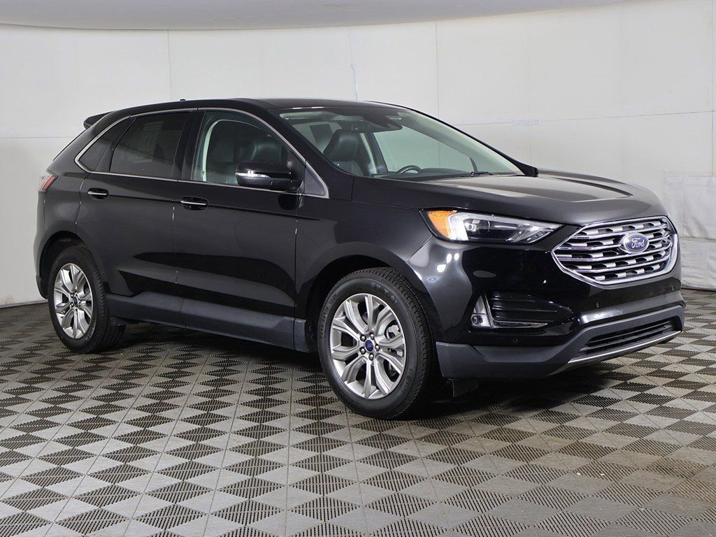 Used 2022 Ford Edge Titanium image 2