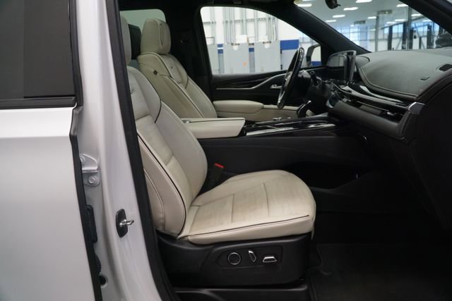 Certified 2021 Cadillac Escalade ESV Sport w/ Driver Assist Tech Package image 16