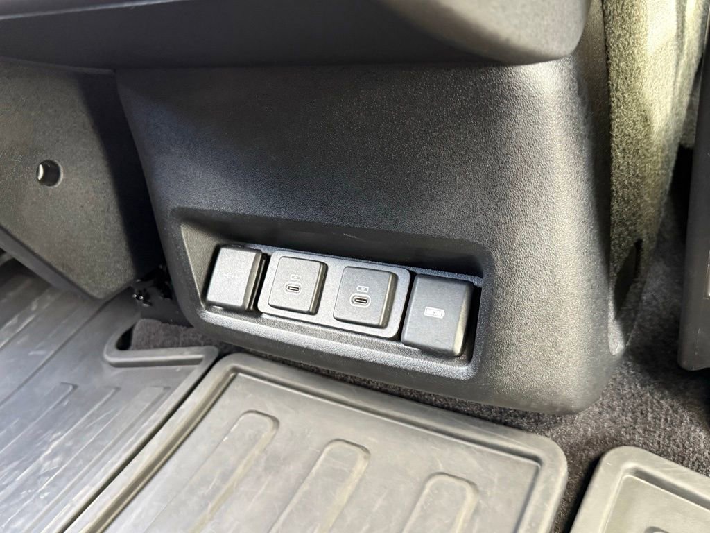Used 2021 Land Rover Discovery S AWD/4WD image 46