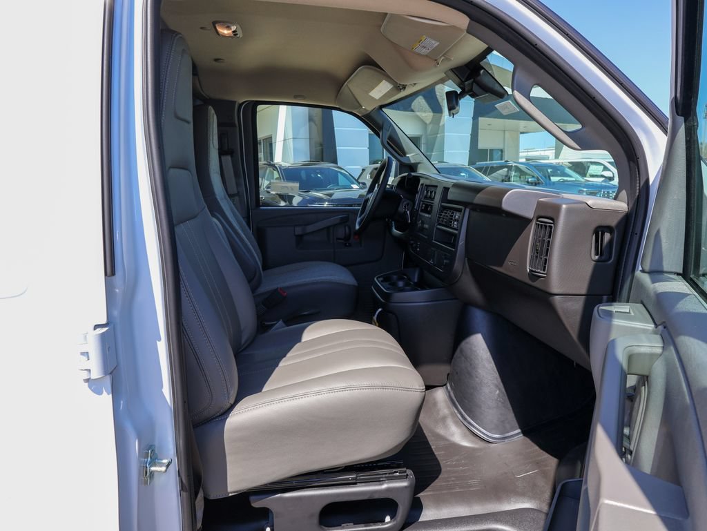 New 2026 GMC Savana 2500 w/ Driver Convenience Package RWD image 22