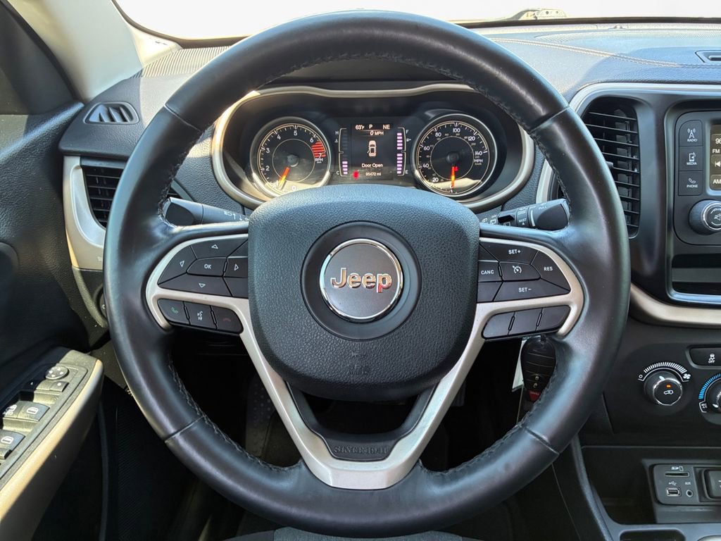 Used 2018 Jeep Cherokee Latitude w/ Altitude Package FWD image 21