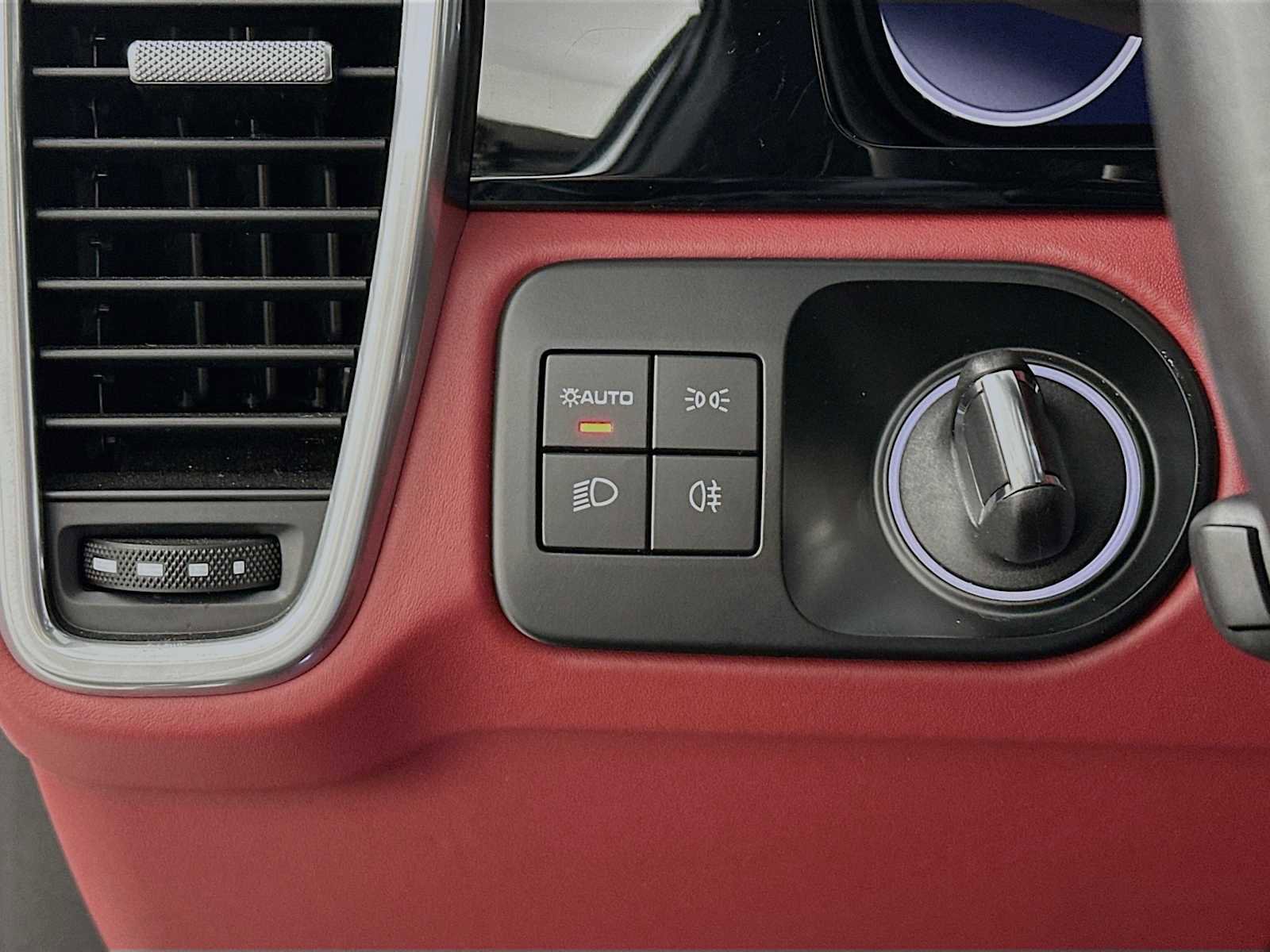 Certified 2023 Porsche Cayenne S Platinum w/ Premium Package Plus image 14