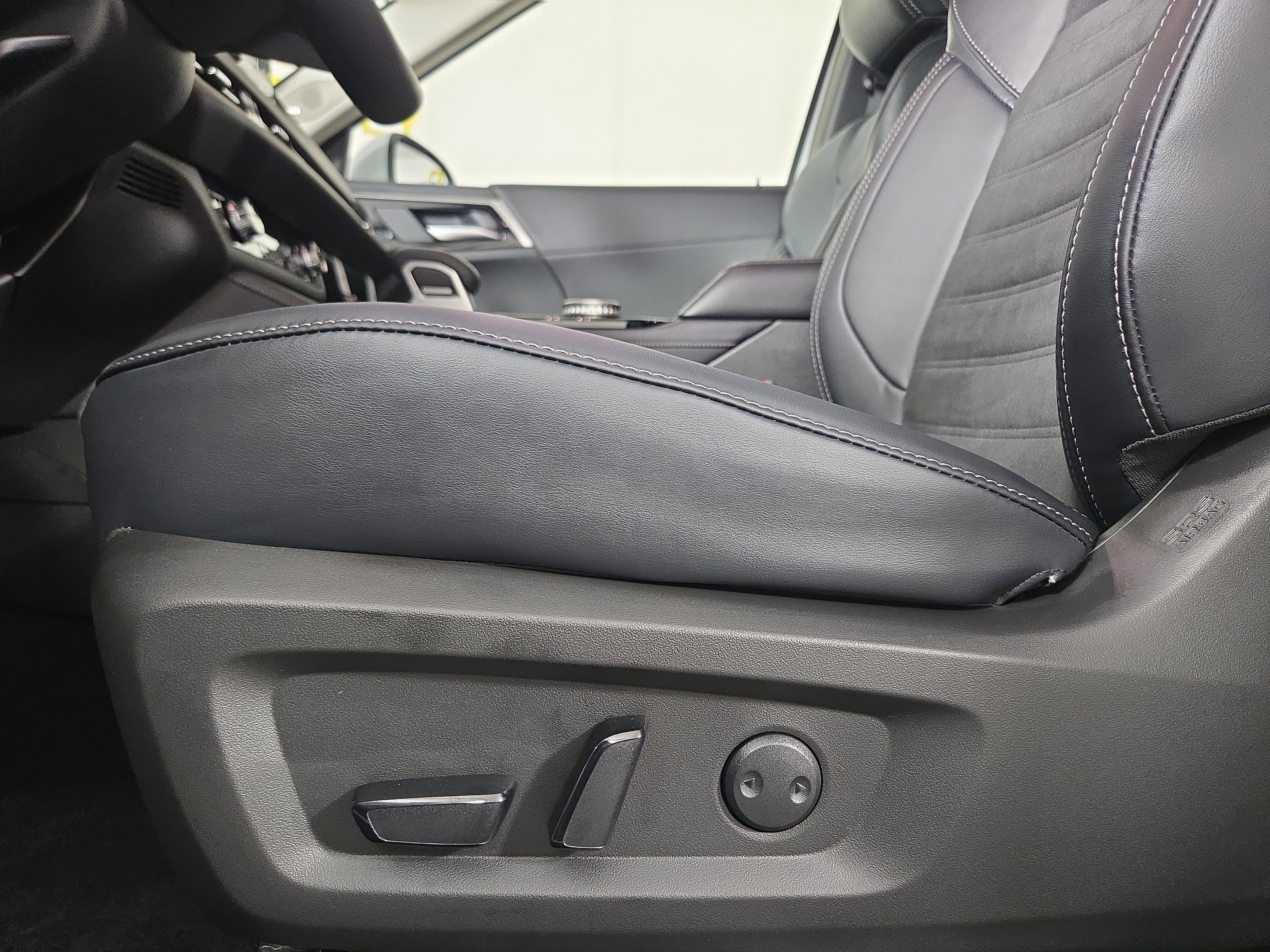 New 2026 Mitsubishi Outlander SE image 30