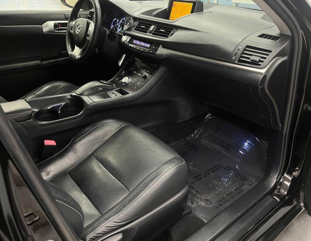 Used 2011 Lexus CT 200h Premium w/ Leather Pkg image 14