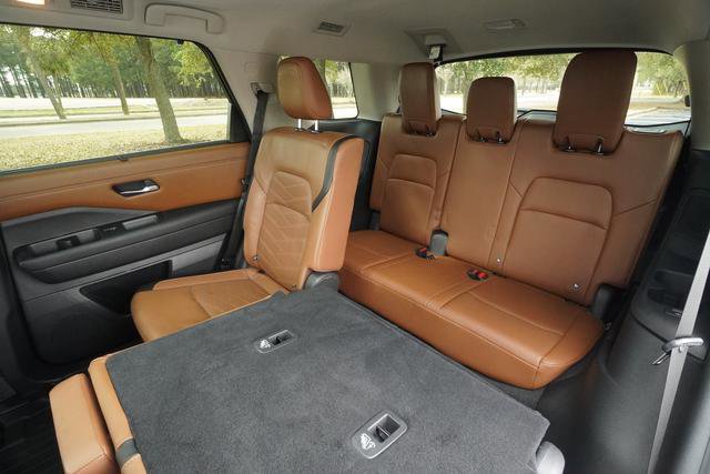 Used 2022 Nissan Pathfinder Platinum w/ Cargo Package image 32