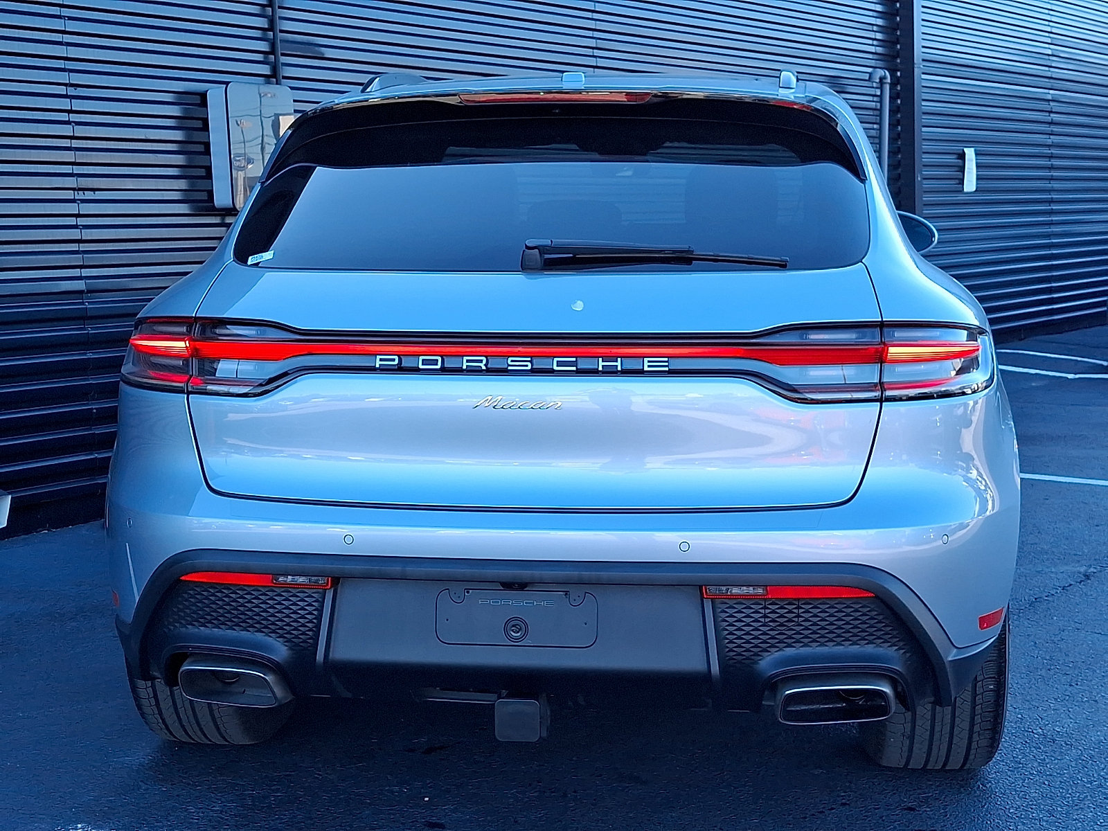 Certified 2025 Porsche Macan AWD/4WD image 6