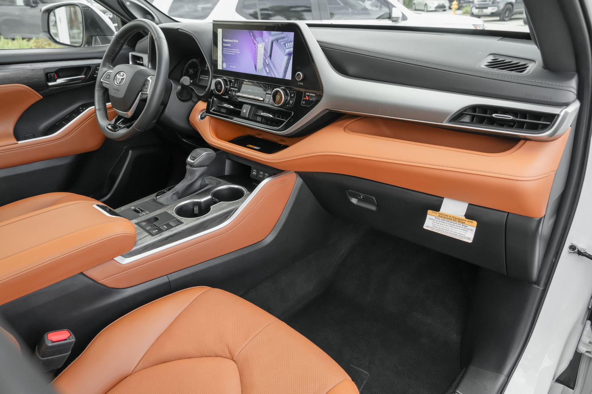 Used 2024 Toyota Highlander Platinum image 39