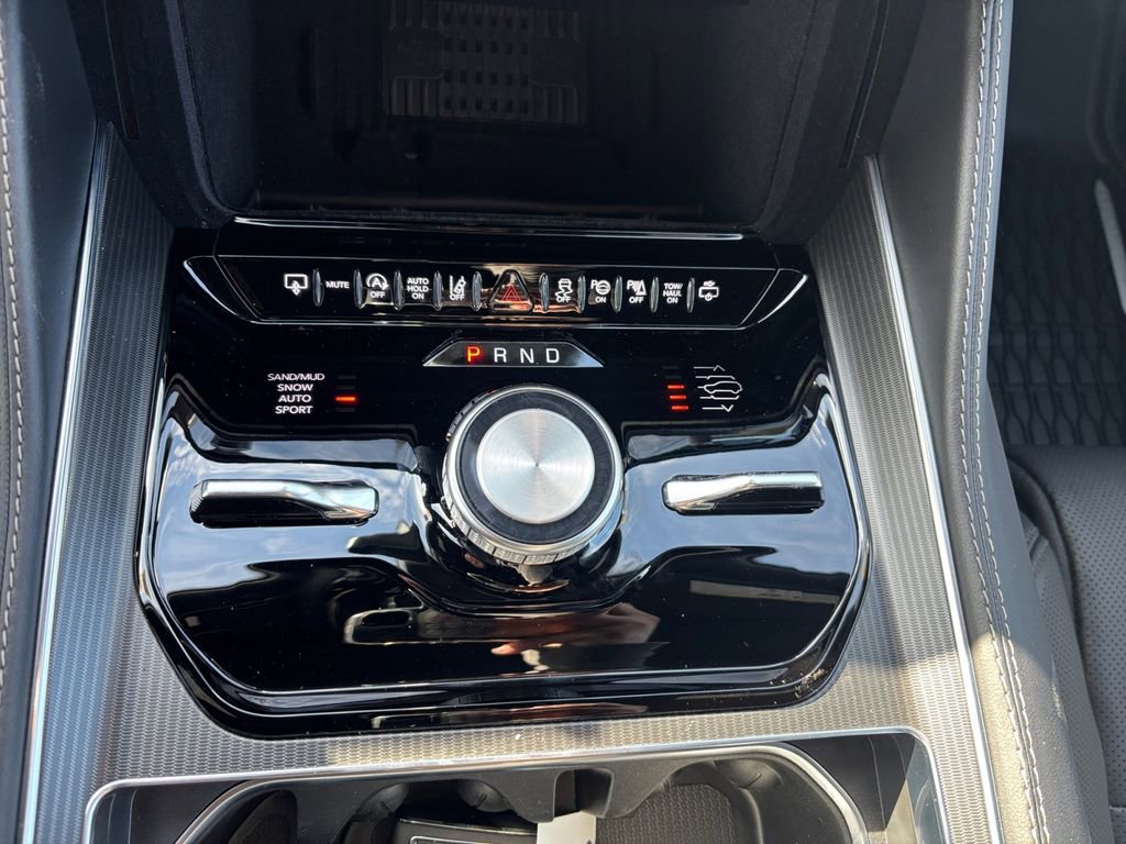New 2026 Jeep Grand Wagoneer Summit w/ Premium Group III image 21