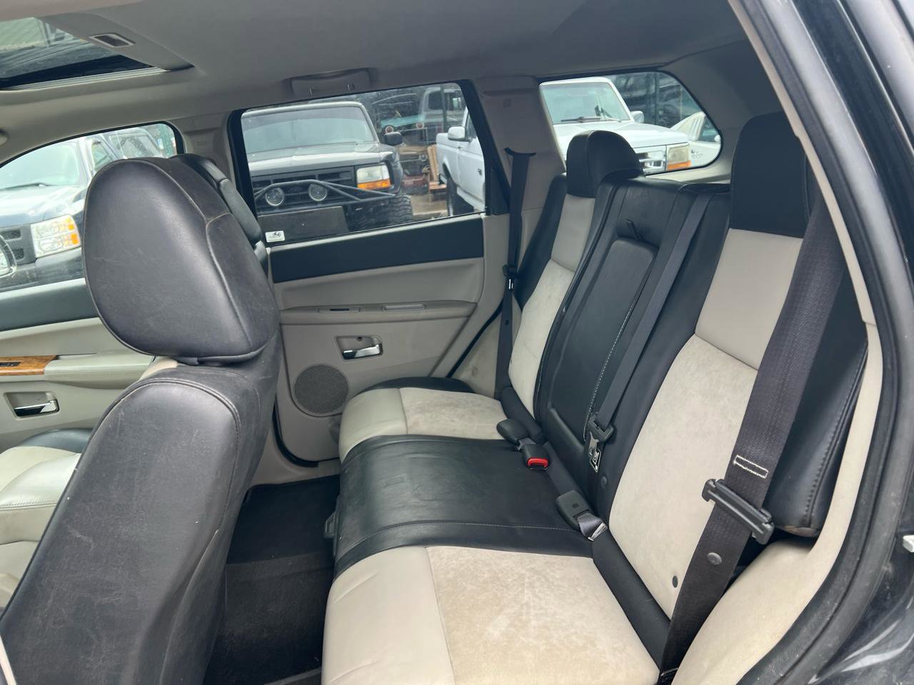 Used 2010 Jeep Grand Cherokee Limited w/ Trailer Tow Group IV image 9