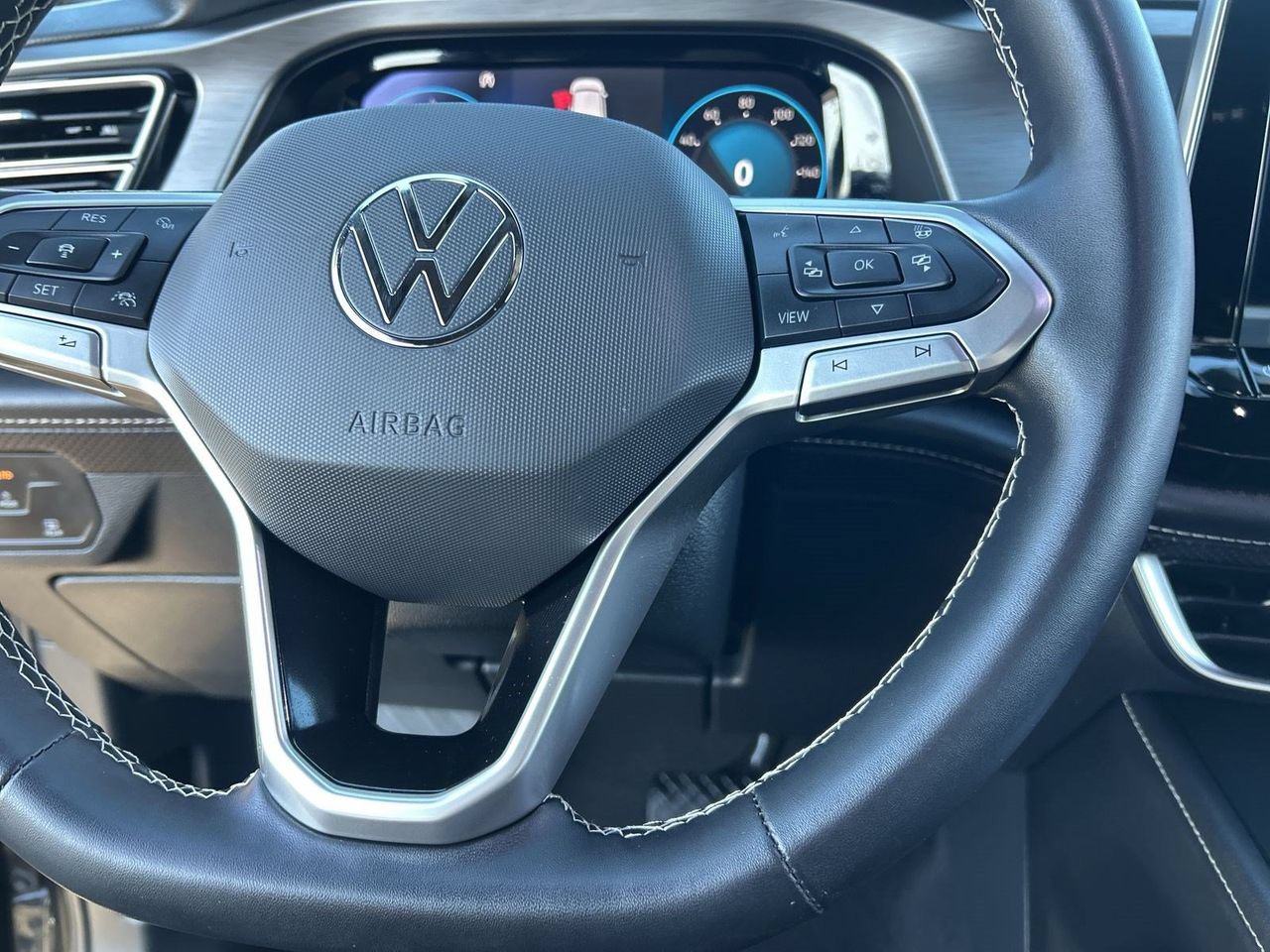 Used 2024 Volkswagen Atlas Cross Sport SE FWD image 21
