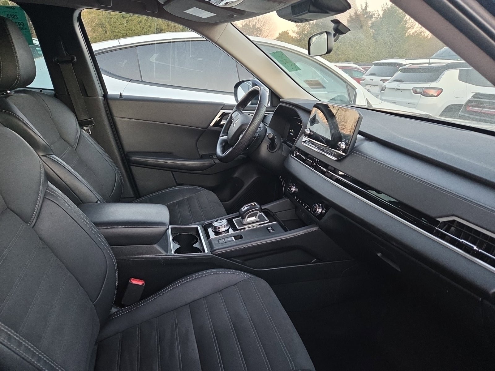 Used 2023 Mitsubishi Outlander SE image 10