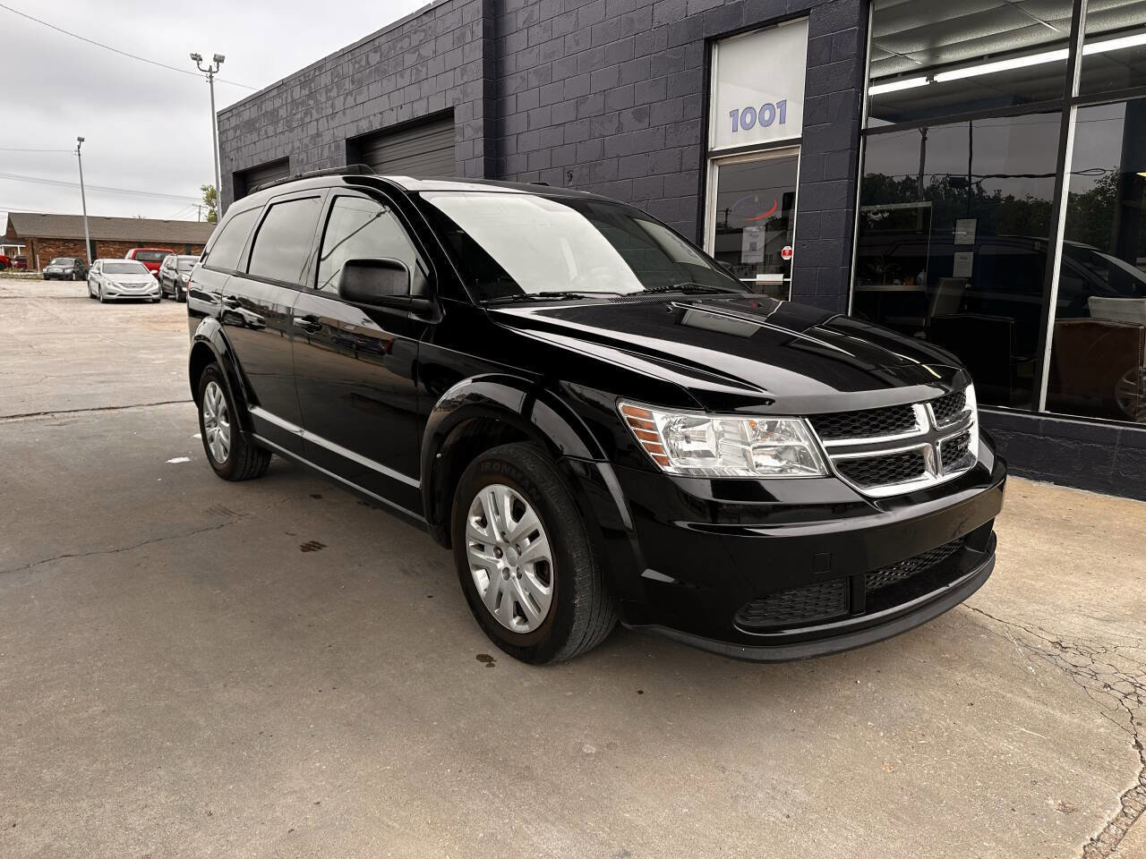 Used 2017 Dodge Journey SE w/ Flexible Seating Group FWD image 2