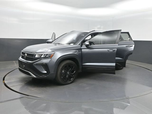 Used 2022 Volkswagen Taos SE w/ Panoramic Sunroof Package AWD/4WD image 36