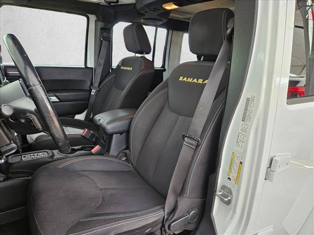 Used 2014 Jeep Wrangler Unlimited Sahara w/ Connectivity Group AWD/4WD image 12