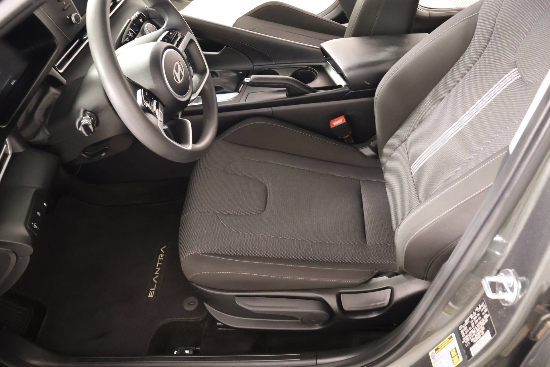 Used 2025 Hyundai Elantra SE FWD image 10