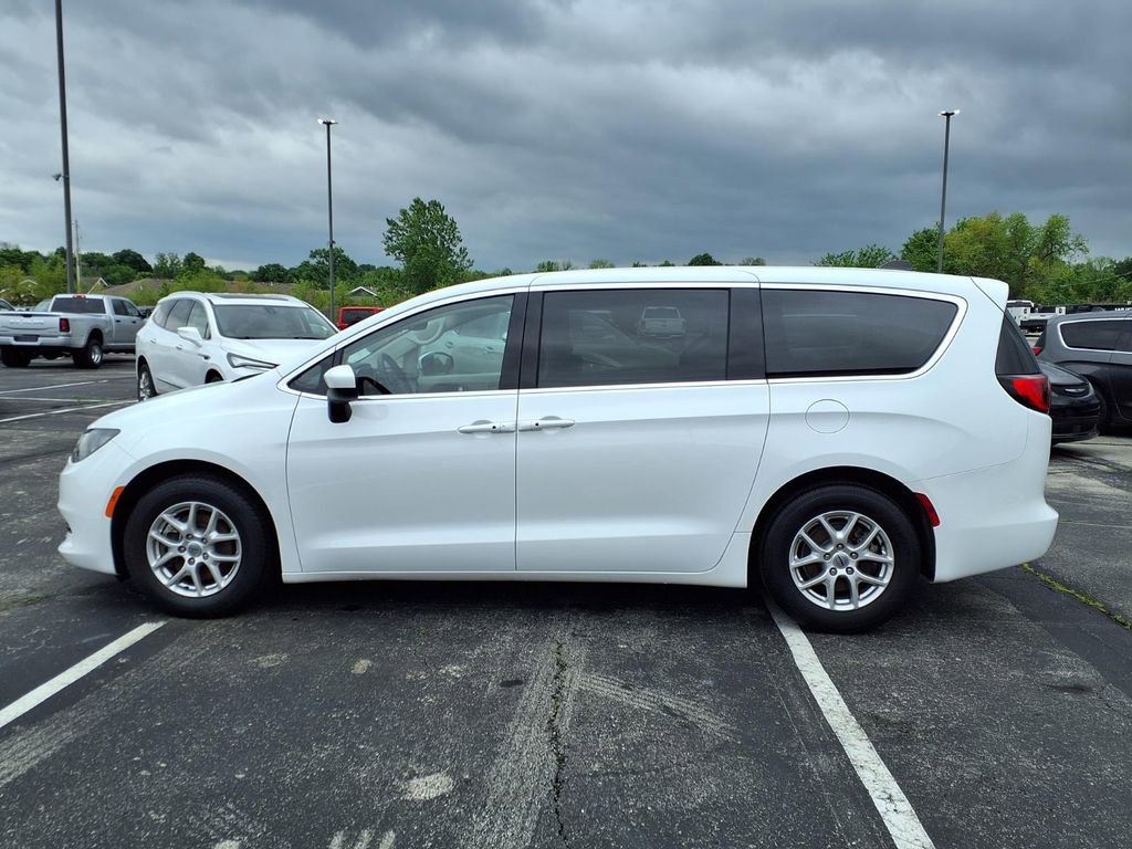 Used 2023 Chrysler Voyager LX FWD image 4