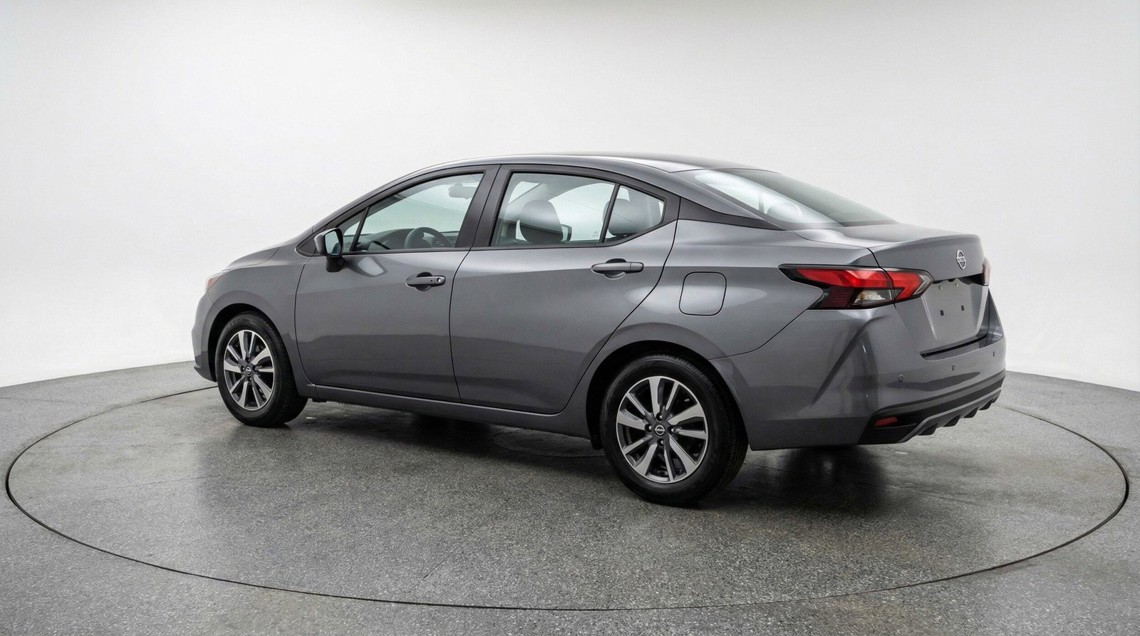 Used 2025 Nissan Versa SV FWD image 5