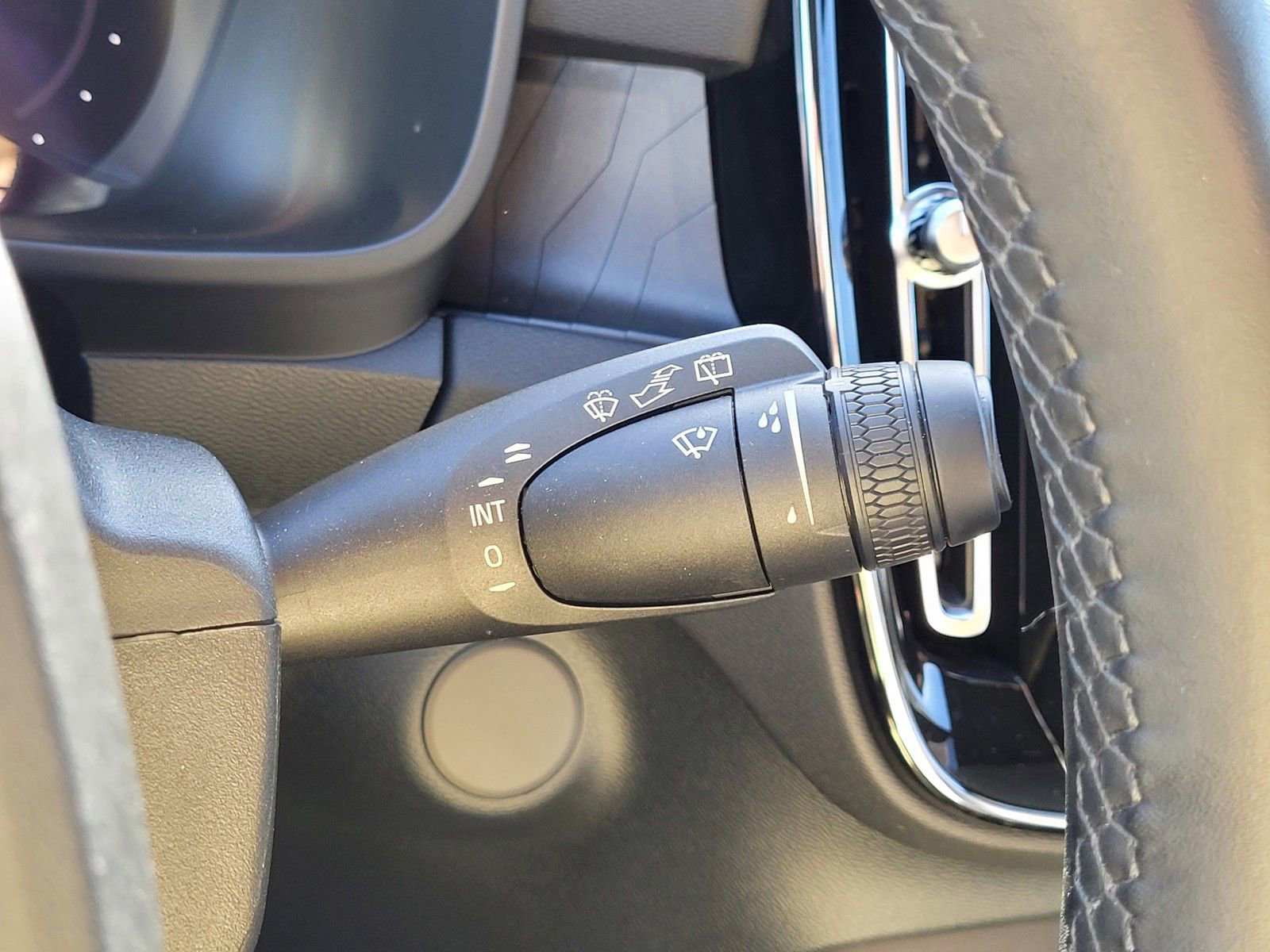 Certified 2023 Volvo XC40 Recharge Ultimate w/ Protection Package Premier image 22