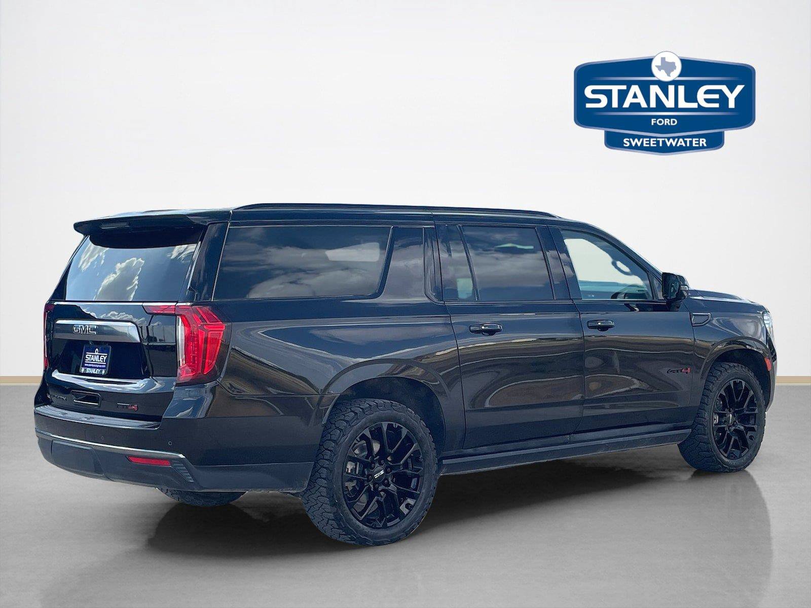 Used 2024 GMC Yukon XL AT4 w/ AT4 Premium Package AWD/4WD image 8