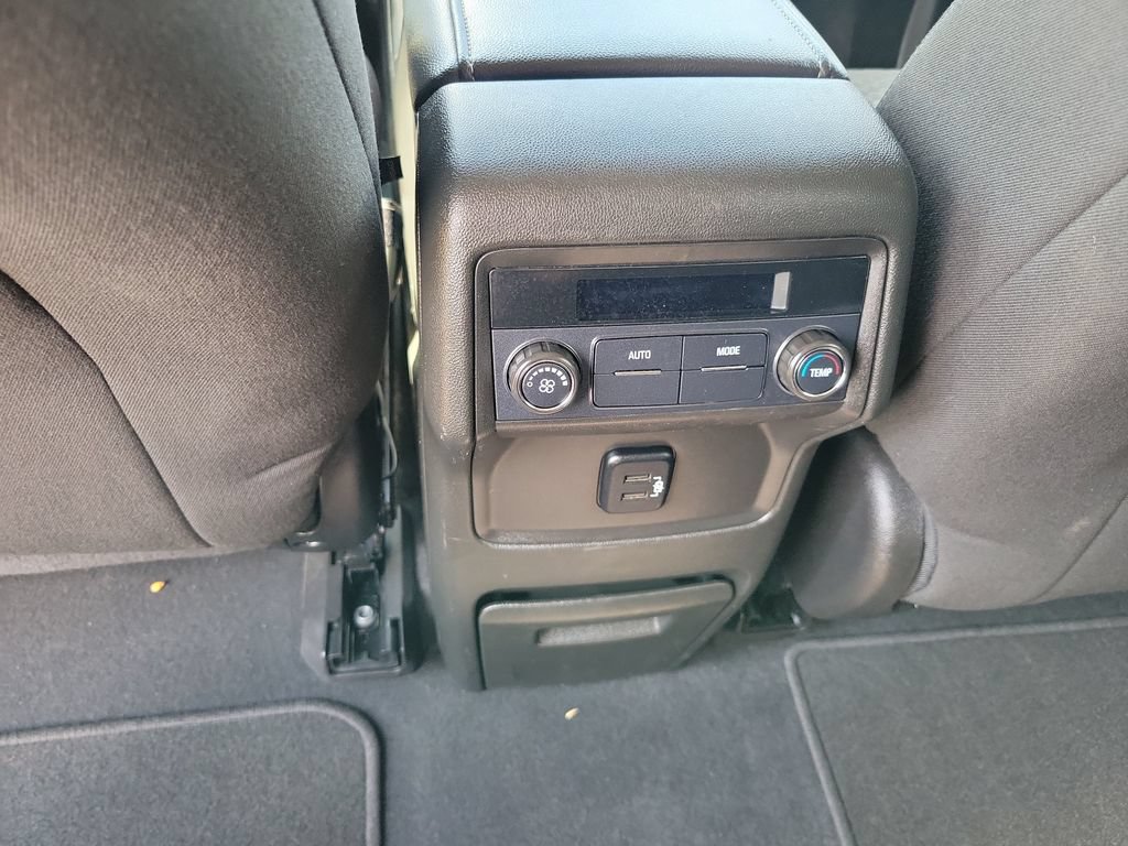 Used 2017 GMC Acadia SLE FWD image 32