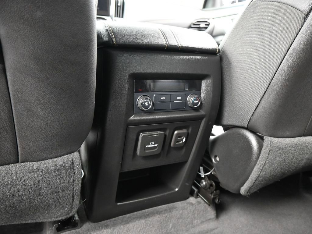 Used 2020 Chevrolet Traverse LT w/ LT Premium Package image 44