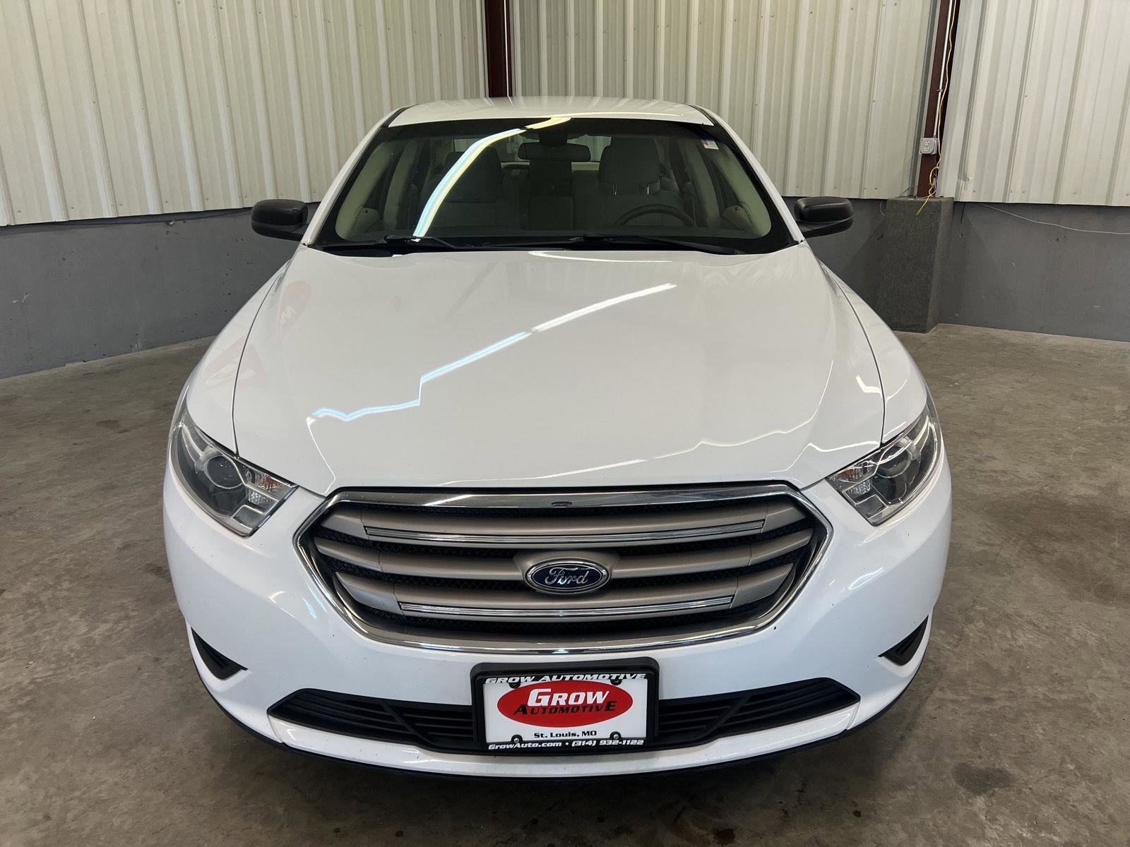 Used 2019 Ford Taurus SE image 8