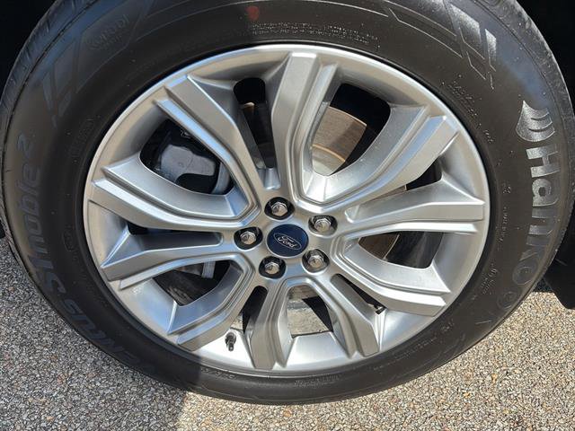 Certified 2022 Ford Edge Titanium w/ Equipment Group 301A image 9