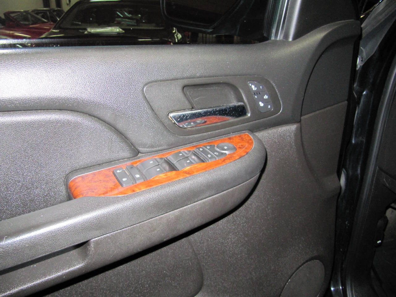 Used 2008 Chevrolet Avalanche LTZ w/ LTZ Preferred Equipment Group AWD/4WD image 23