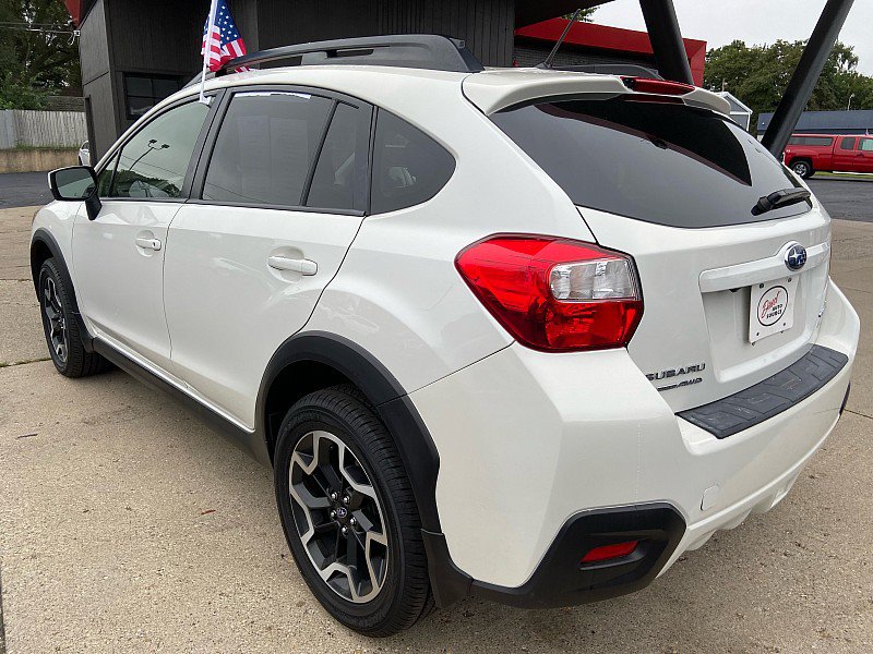 Used 2017 Subaru Crosstrek 2.0i Premium w/ Moonroof Package AWD/4WD image 3