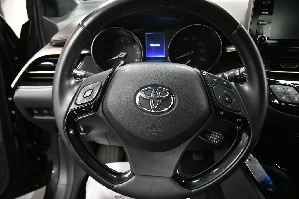 Used 2019 Toyota C-HR Limited image 12