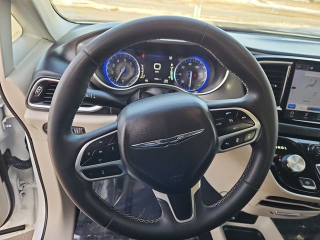 Used 2023 Chrysler Pacifica Touring-L FWD image 26