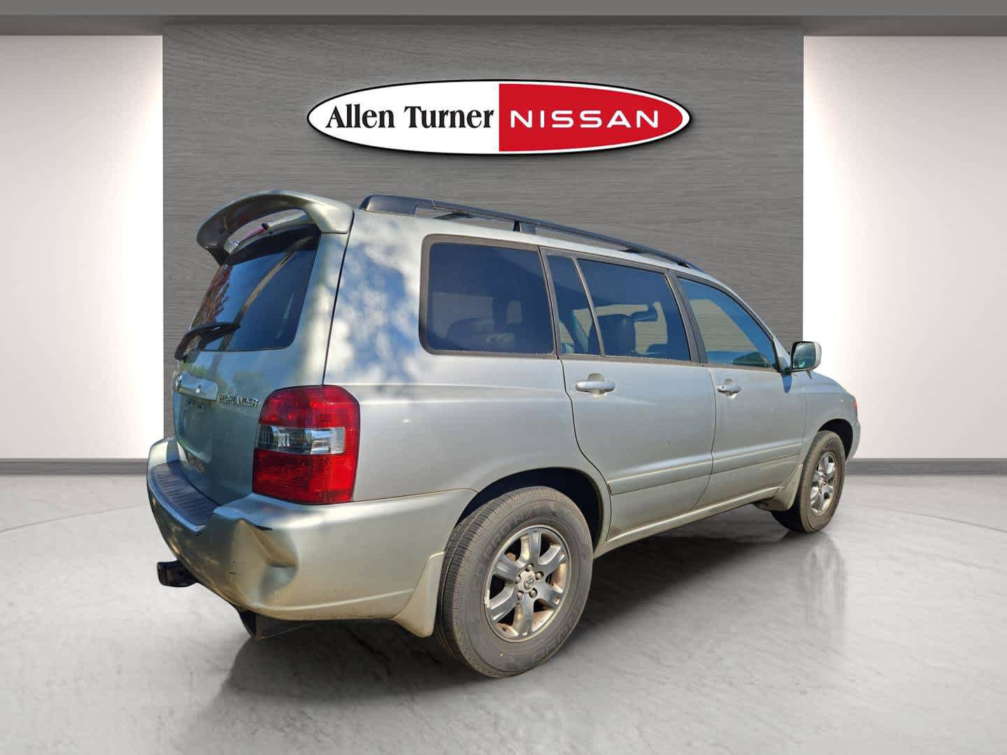 Used 2005 Toyota Highlander 2WD V6 w/ 3rd Row image 24