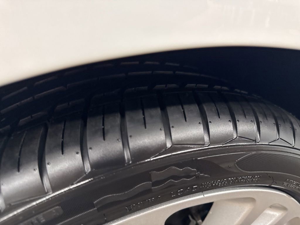 Used 2020 Jaguar XF Premium image 28