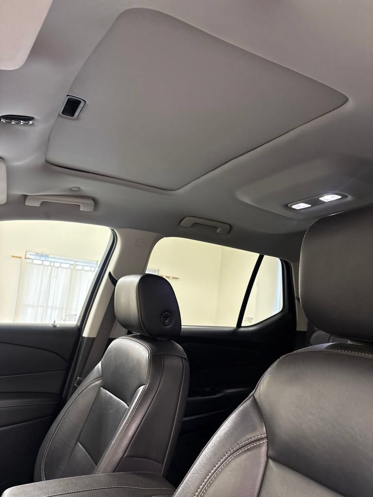 Used 2020 Chevrolet Traverse RS FWD image 15
