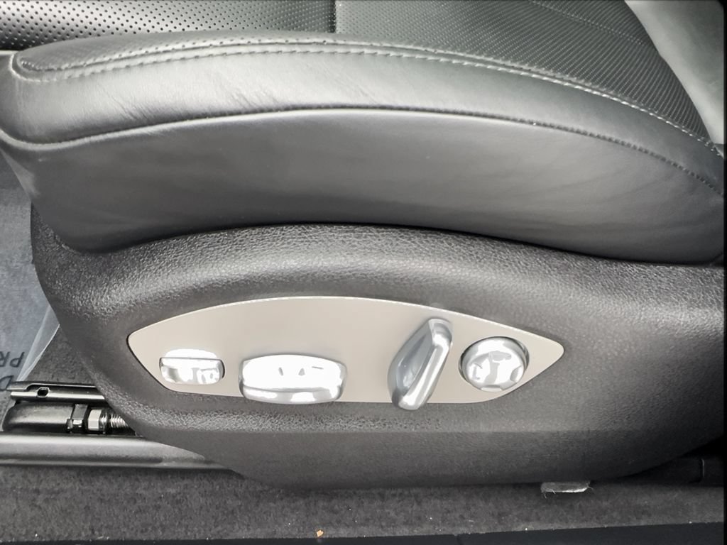 Used 2024 Porsche Macan AWD/4WD image 23