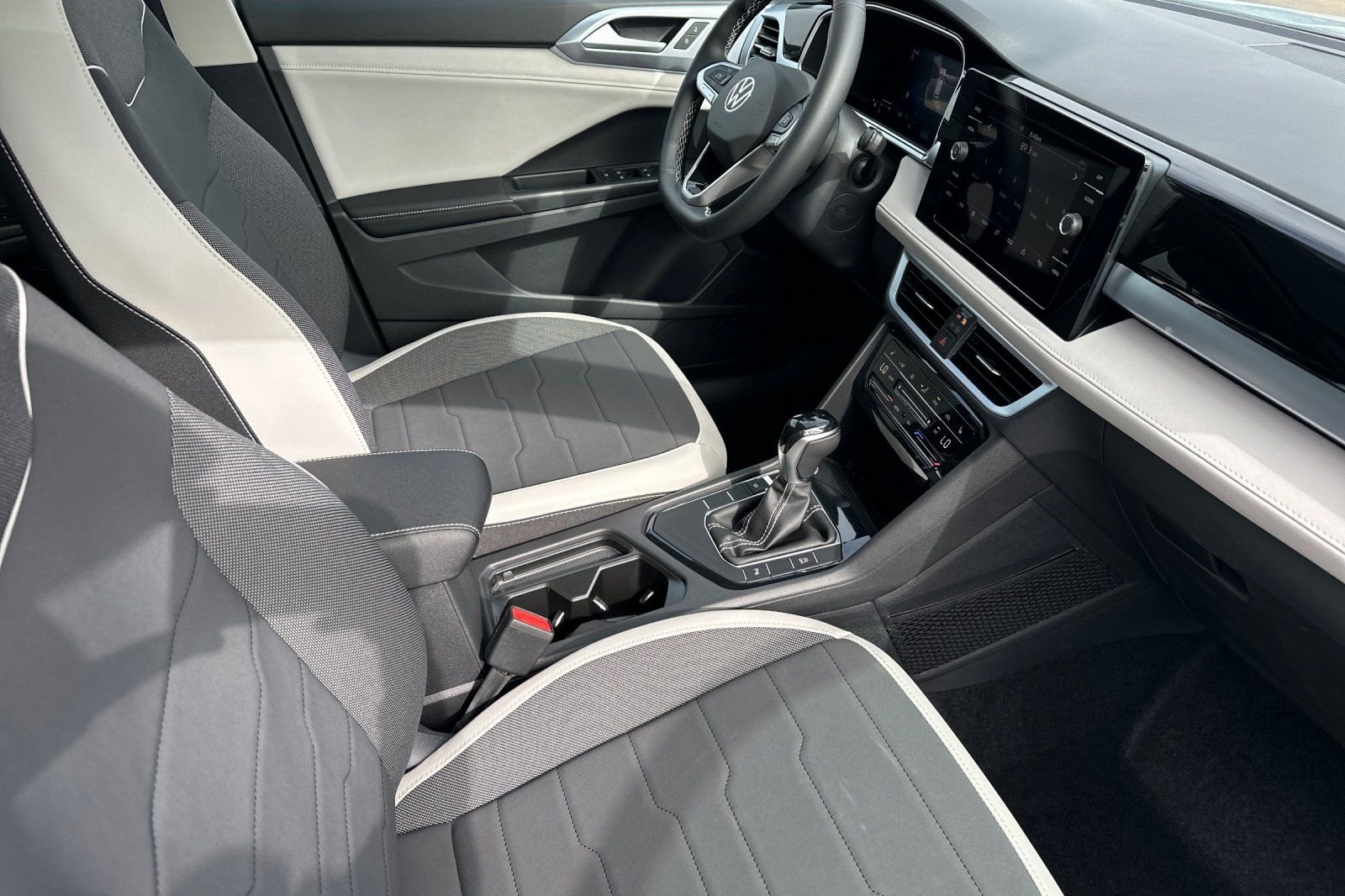 New 2026 Volkswagen Taos SE FWD image 16