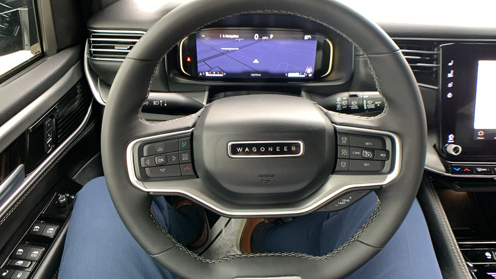 Used 2025 Jeep Wagoneer 4WD image 16