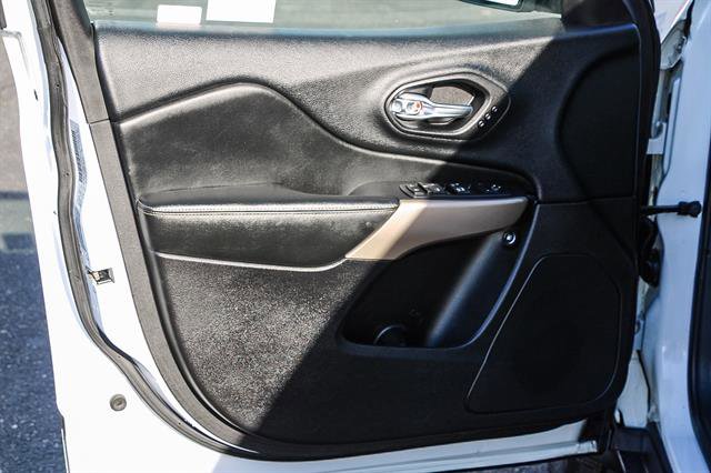 Used 2017 Jeep Cherokee Limited w/ Luxury Group image 19