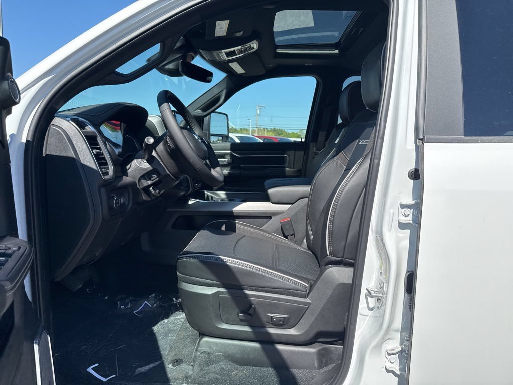New 2026 RAM 2500 Laramie AWD/4WD image 17