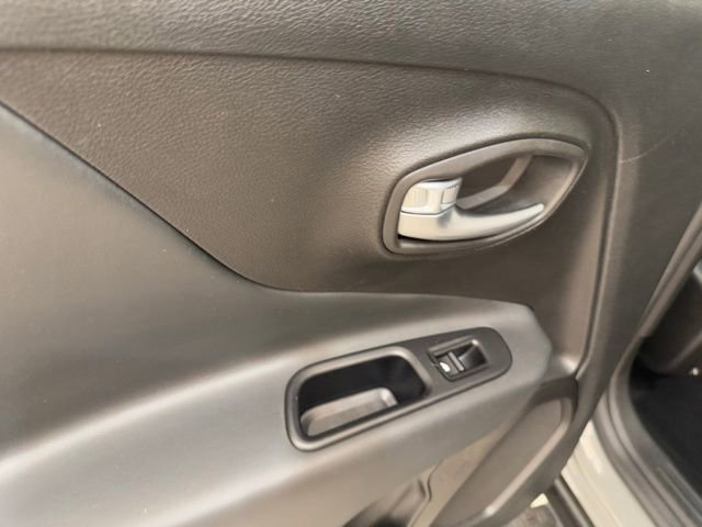 Used 2019 Jeep Renegade Altitude w/ Quick Order Package 22M image 17